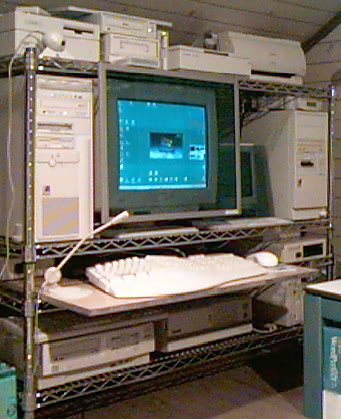 下にEPSON国民機 386Mや486MSを置いていたり、色々懐かしい物が。