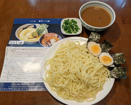 同じく、ネギと味玉は自前。
麺は適当盛り付けで申し訳ないｗ
